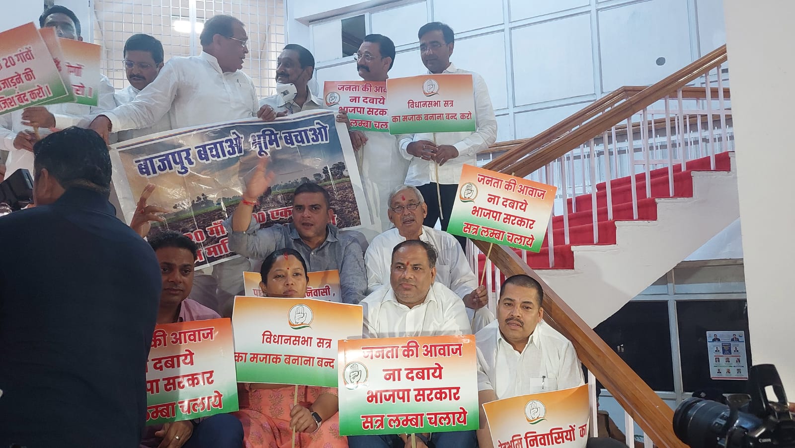 मानसून सत्र: विपक्ष ने सदन के भीतर महंगाई व भ्रष्टाचार पर सरकार को घेरा