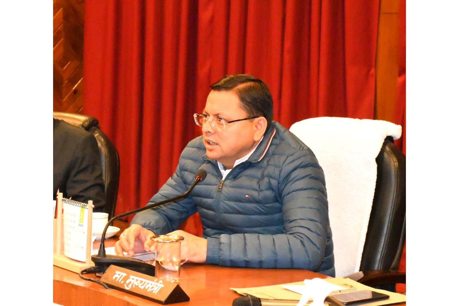 हिदायत: बैठक में आने से पहले होमवर्क करके आयें अधिकारी: धामी