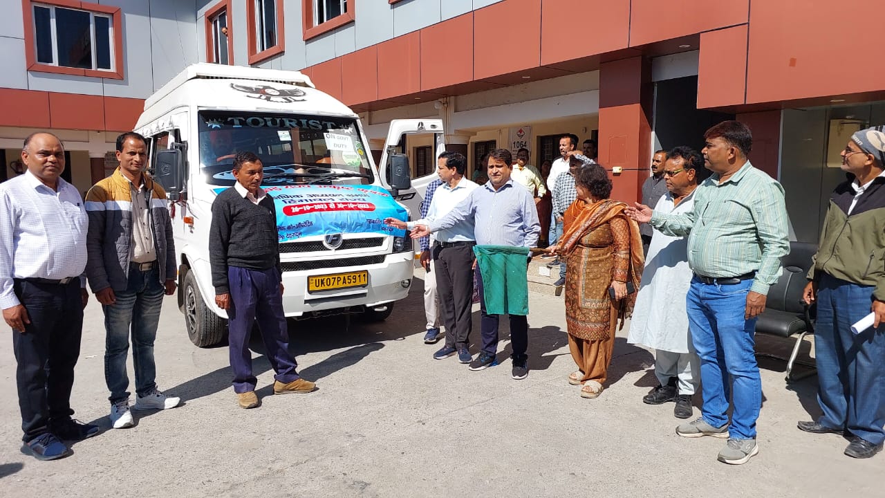 उत्तराखंड से पहली बार बागवानी के अध्ययन भ्रमण के लिए हिमाचल प्रदेश गया किसानों का दल