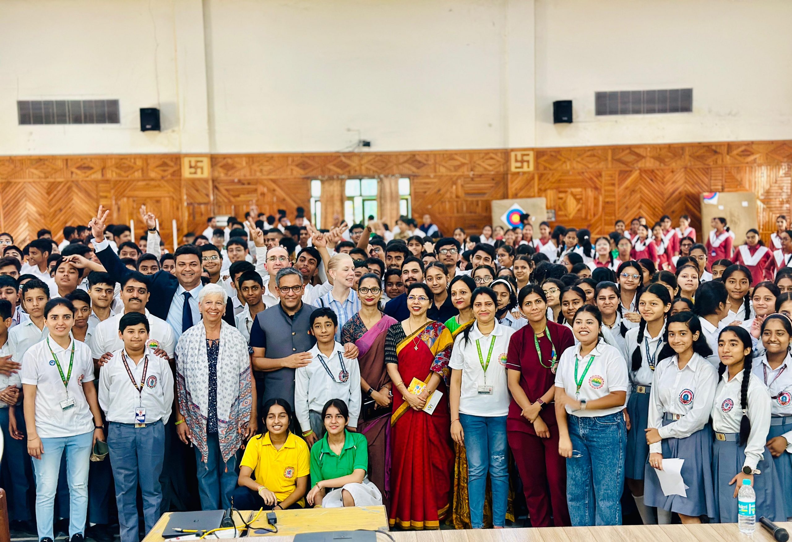 प्रशिक्षण: विभिन्न स्कूल-काॅलेजों और गांवों में पहुंचा एम्स का ट्राॅमा रथ, हादसे में घायलों के प्राथमिक उपचार की दी ट्रेनिंग