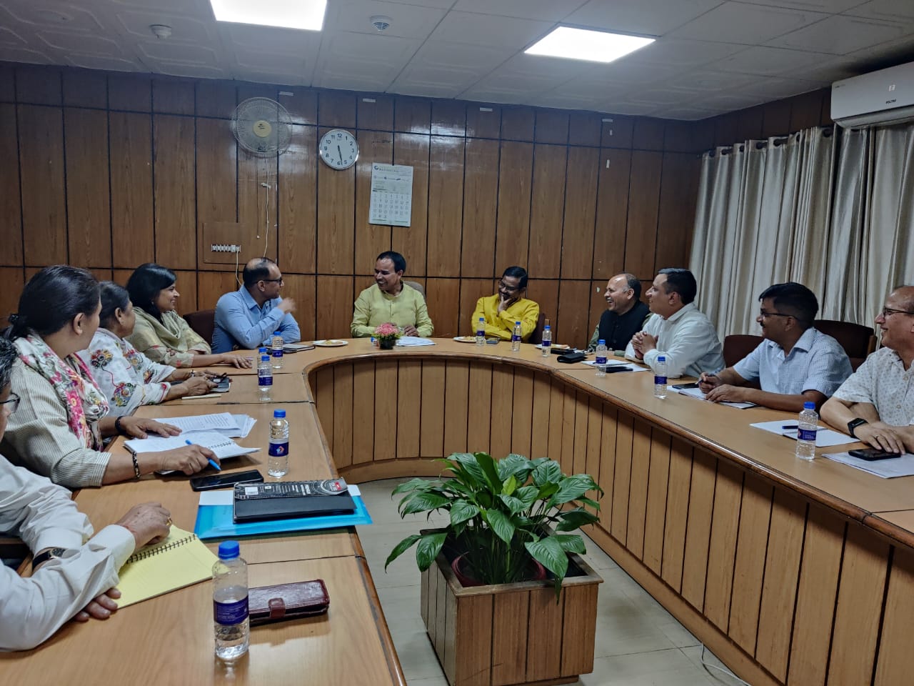 तैयारी: शिक्षा मंत्री डॉ धन सिंह रावत ने अधिकारियों को दिए बोर्ड परीक्षाओं की तैयारियों में जुटने के निर्देश