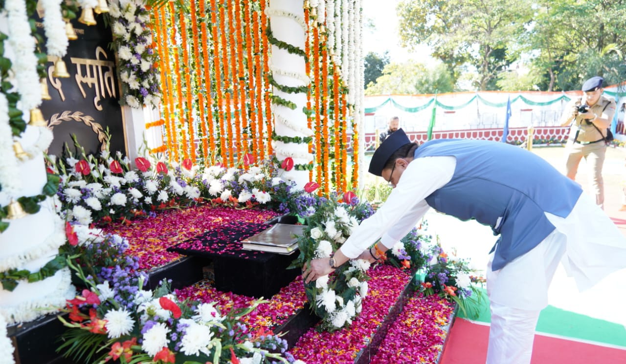 स्मरण: पुलिस स्मृति दिवस के अवसर पर सीएम धामी ने शहीद पुलिस जवानों को दी श्रृद्धांजलि