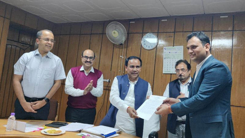 राज-काज: राज्य विश्वविद्यालयों को मिले 13 सहायक कुलसचिव,विभागीय मंत्री डॉ. धन सिंह रावत ने बांटे नियुक्ति पत्र