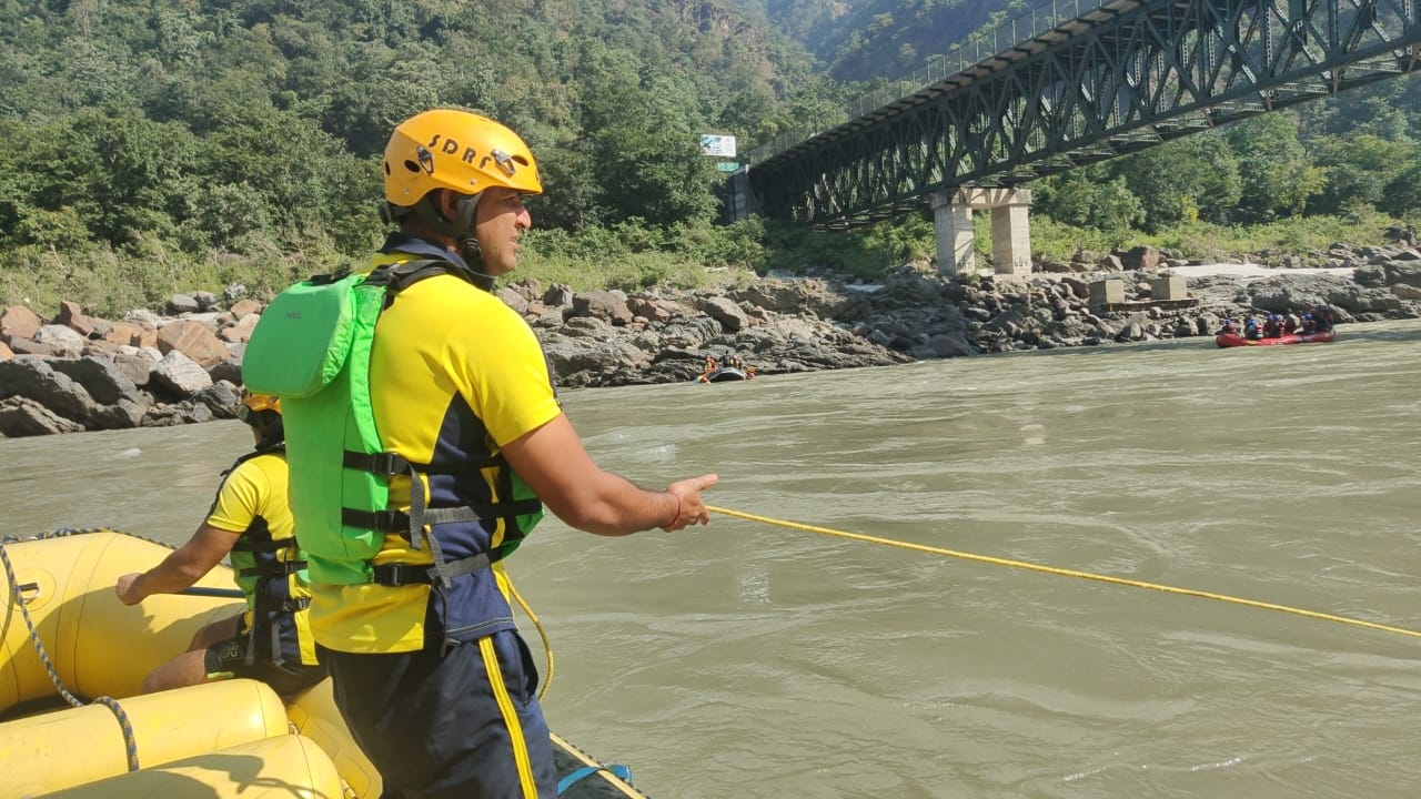 हादसा: ऋषिकेश- फूलचट्टी के पास गंगा के तेज बहाव में बहा किशोर