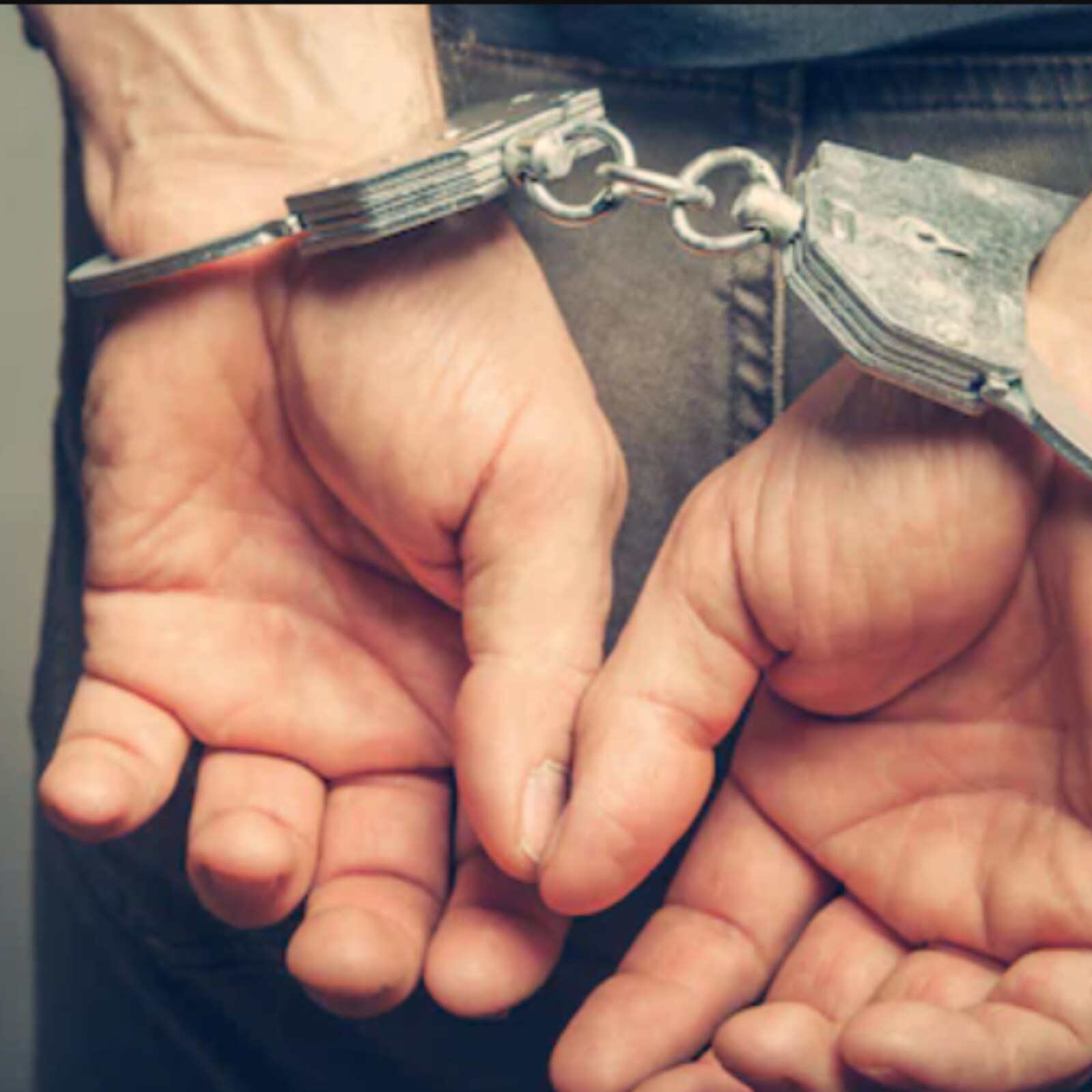 शिकंजा: पुलिस ने फर्जी रजिस्ट्री घोटाले में किया एक आरोपी को गिरफ्तार, रक्षा मंत्रालय की ज़मीन बेचने का है आरोप