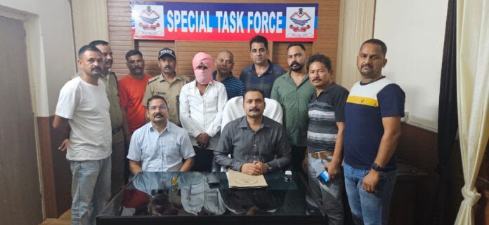 बड़ी खबर: पुलिस को मिली बड़ी कामयाबी, भारी मात्रा में अवैध हथियार बरामद, एक तस्कर गिरफ्तार