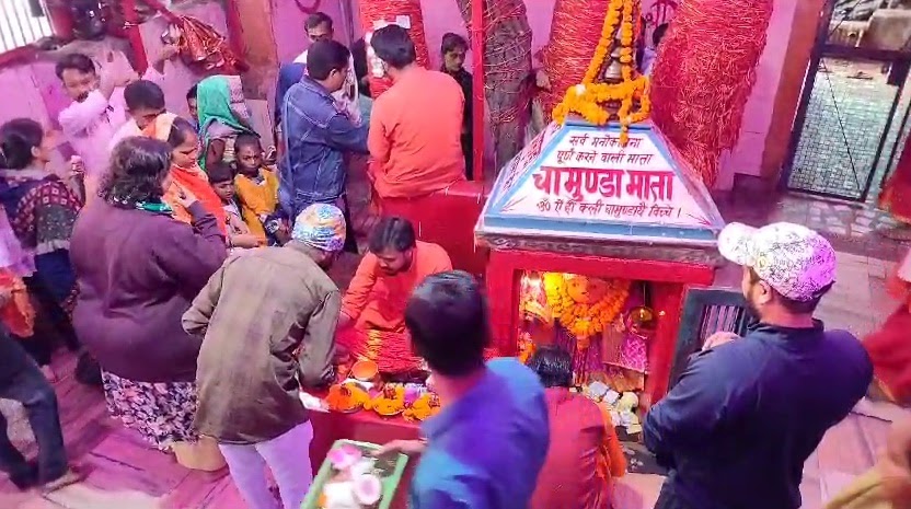 आस्था: नवरात्र के साथ ही शुरू हुआ त्यौहारी सीजन, पहले दिन पूजी गयी शैलपुत्री,मंदिरों में जुटने लगी भीड़