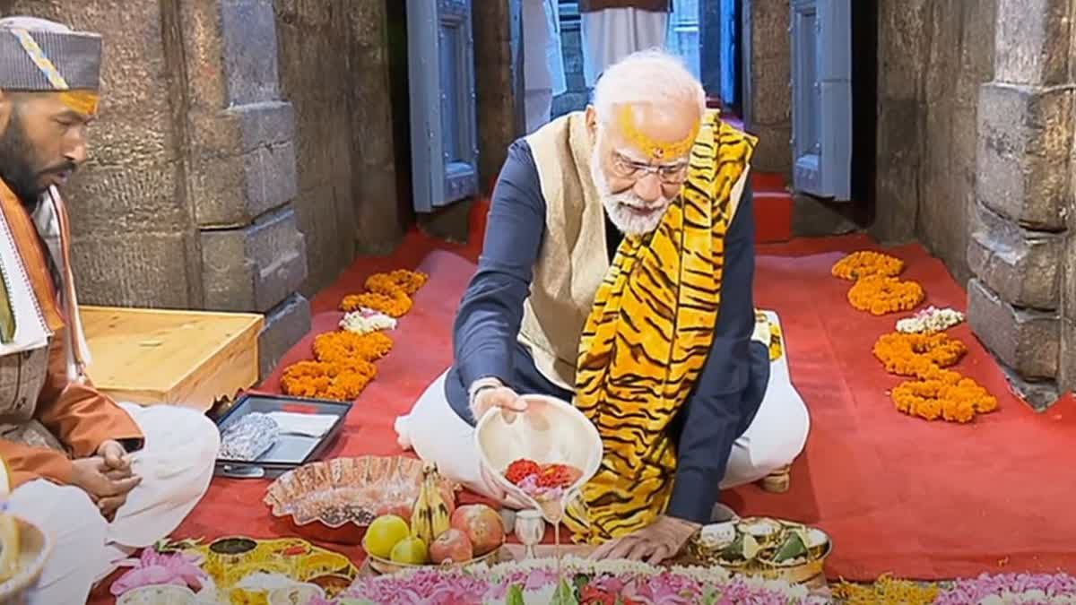 श्रद्धा: प्रधान मंत्री नरेंद्र मोदी ने किए आदि कैलाश के दर्शन, पार्वती कुंड में की पूजा-अर्चना