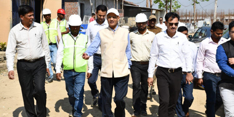 जायजा: पीएम आवास योजनान्तर्गत निर्माणाधीन प्रोजेक्ट का मुख्यमंत्री के सचिव ने किया स्थलीय निरीक्षण