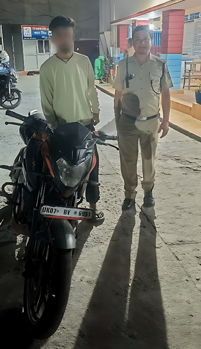 सबक: पिता को महंगा पड़ गया नाबालिग बेटे को वाहन पकड़ाना, पुलिस ने काट दिया 38500 रुपए का चालान