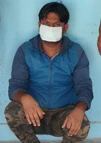 शिकंजा: फर्जी आईपीएस अधिकारी गिरफ्तार, चौकी प्रभारी पर अवैध काम के लिये डाल रहा था दबावय