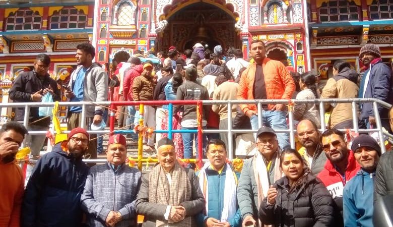 आस्था: पूर्व सीएम कोश्यारी ने किये बदरीविशाल के दर्शन