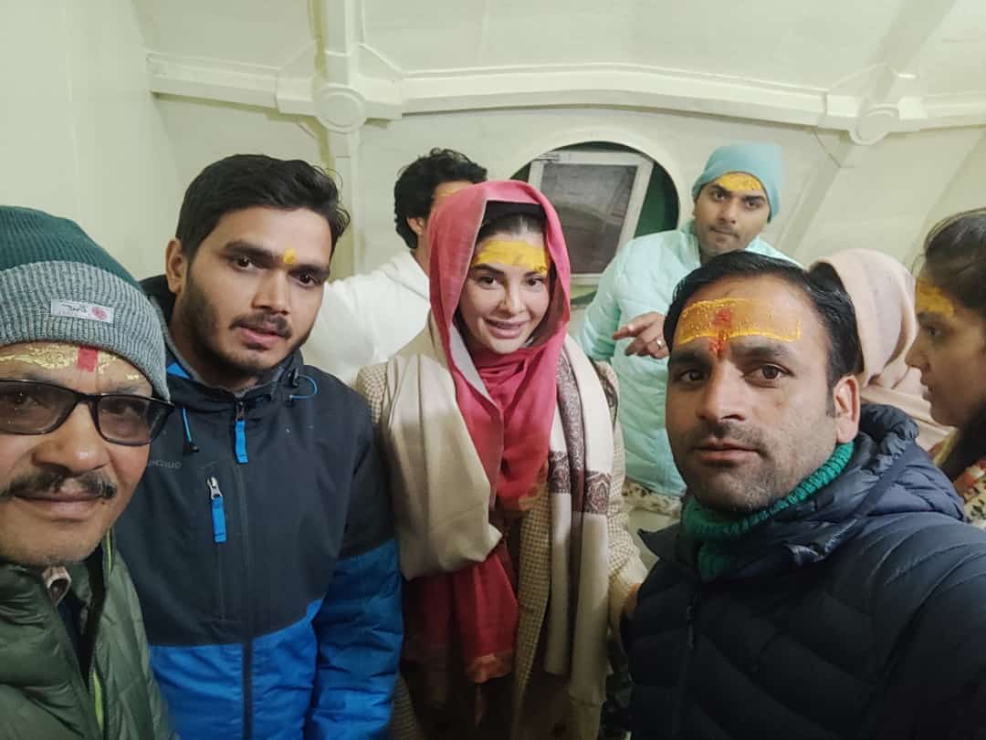 केदार बाबा के दर्शन कर अभिभूत हुई अभिनेत्री जैकलीन फर्नांडीस
