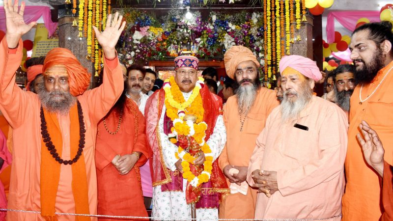 परंपरा: पर्यटन मंत्री महाराज ने किया पवित्र छड़ी यात्रा का शुभारंभ