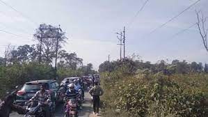 संदिग्ध:चाय बागान के पास मिले महिला और पुरूष के शव