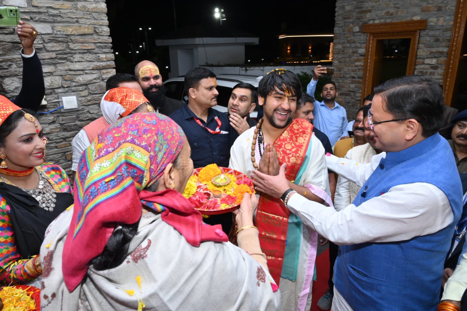 धर्म: सीएम ने बागेश्वर धाम के पीठाधीश्वर पं. धीरेन्द्र शास्त्री को बताया सनातन संस्कृति का संरक्षक