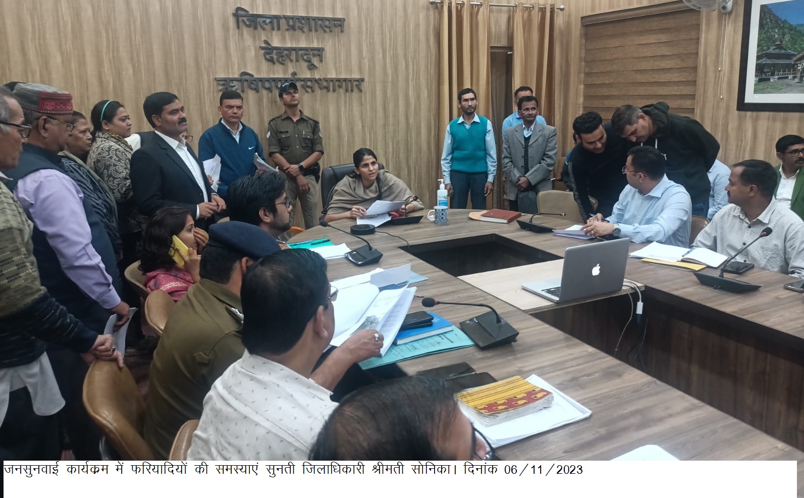 जनसुनवाई: ग्राम समाज की जमीन पर अतिक्रमण की शिकायत, डीएम ने मांगी रिपोर्ट