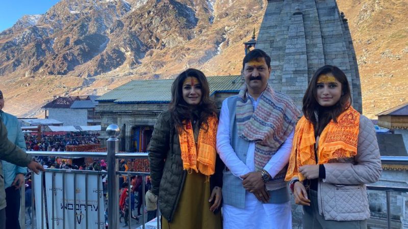 श्रद्धा: श्री बदरीनाथ- केदारनाथ धाम दर्शन को पहुंची प्रसिद्ध फिल्म अभिनेत्री रवीना टंडन