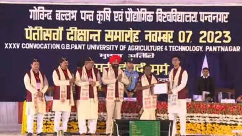 दीक्षांत समारोह: राष्ट्रपति ने गोल्ड मेडलिस्ट छात्र-छात्राओं को दी उपाधियां