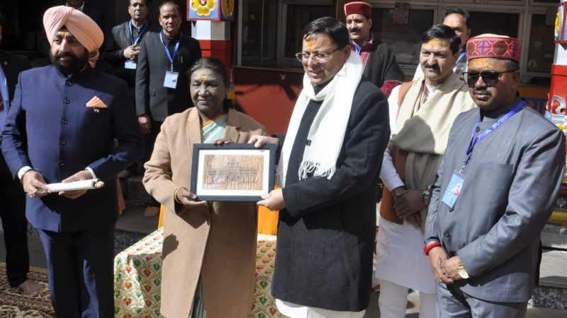 आस्था: राष्ट्रपति द्रोपदी मुर्मू ने किये बदरीविशाल के दर्शन  