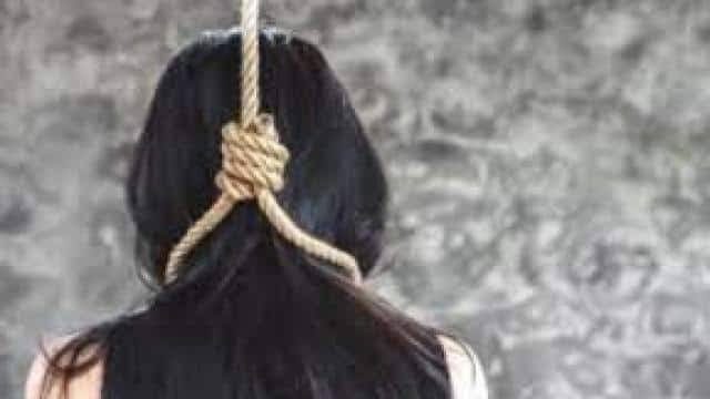 संदेहास्पद: अज्ञात कारणों से महिला ने फांसी लगाकर दी जान, जांच में जुटी पुलिस