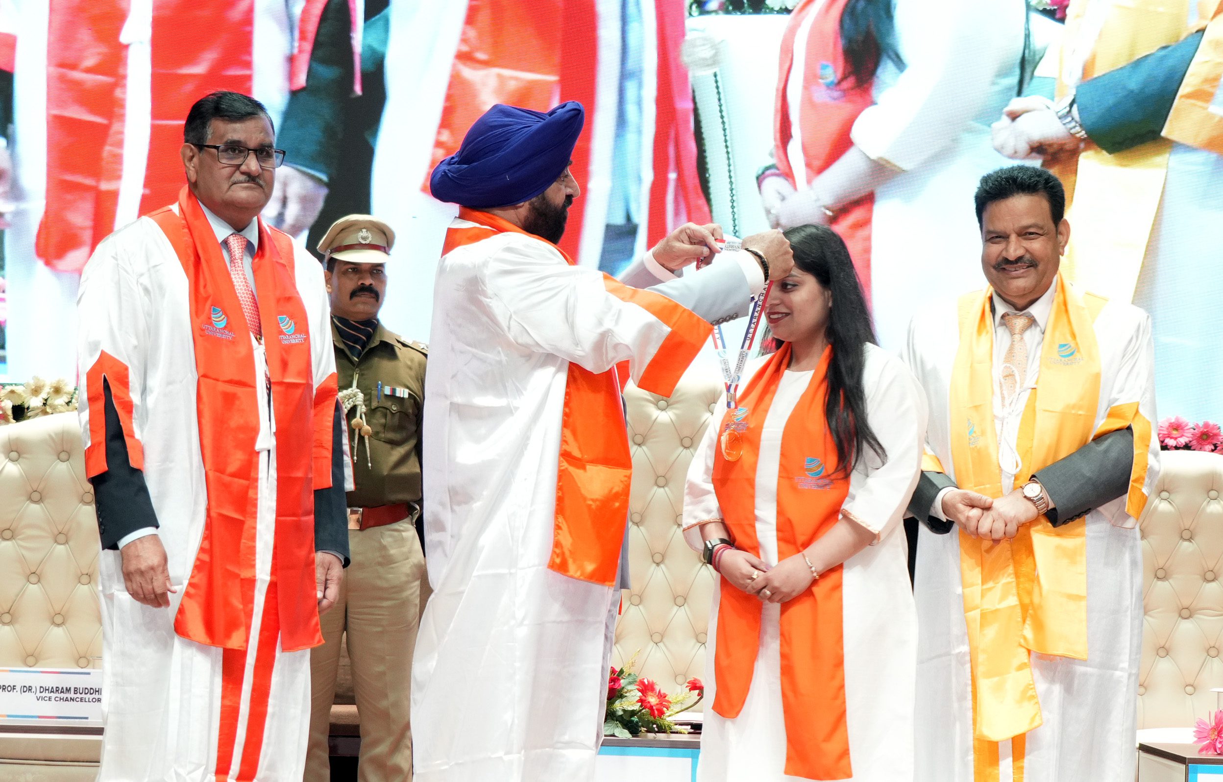 दीक्षांत समारोह: युवा अपने हाथों से ’न्यू इंडिया’ के सपनों को आकार देंगे: राज्यपाल
