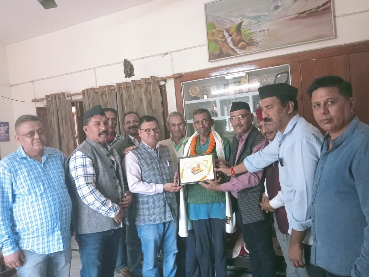 मुहिम: सम्मान के लिए घर पहुंचे साथी तो वरिष्ठ राज्य आंदोलनकारियों की भर आई आंखें