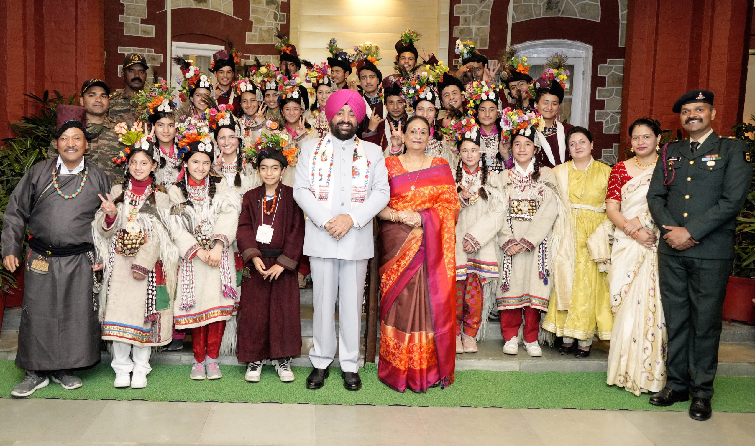 ऑपरेशन सद्भावना: राष्ट्रीय एकता यात्रा पर आये लद्दाख के छात्रों ने राज्यपाल से की मुलाकात