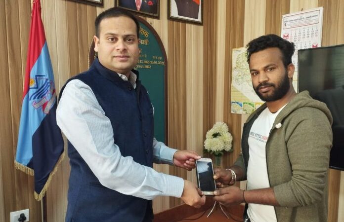 पुलिस ने 10 लाख के खोये मोबाइल फोन किये बरामद
