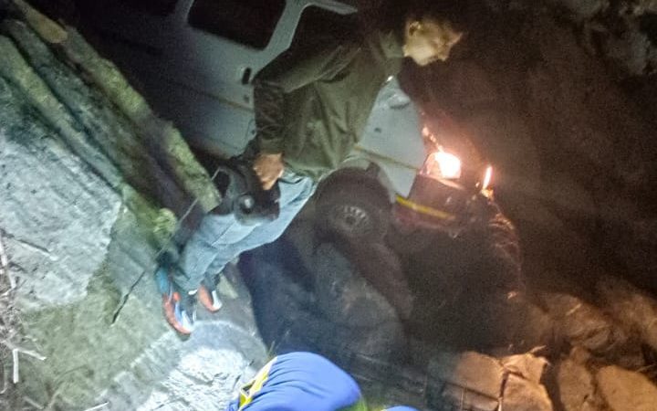 हादसा: खाई में गिरा वाहन, एसडीआरएफ ने 5 घायलों को किया रेस्क्यू, एक शव बरामद