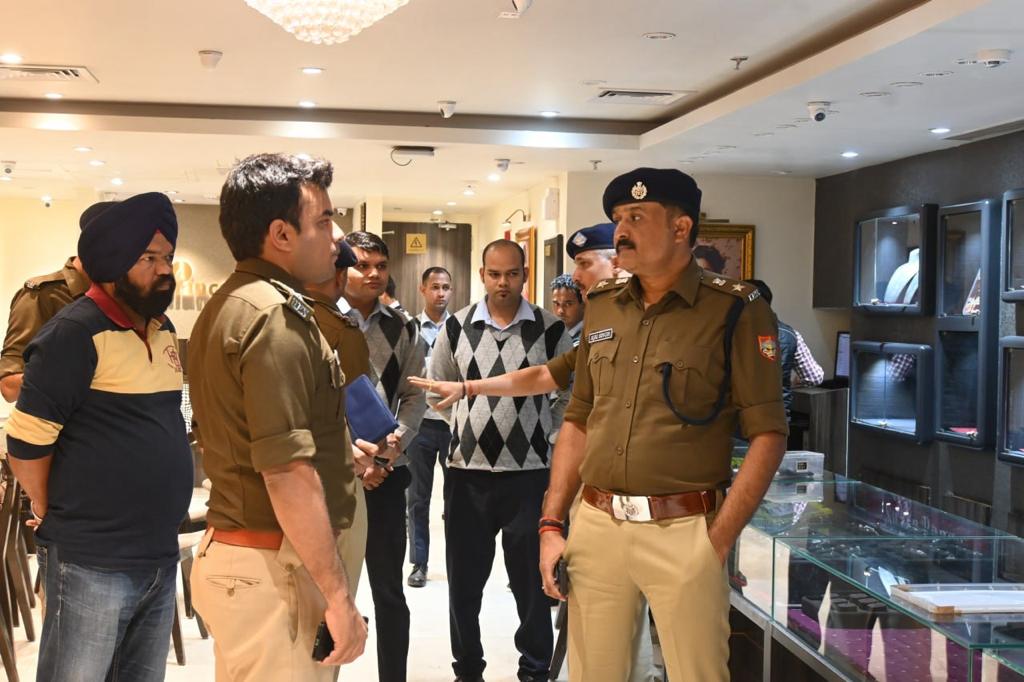 डकैती कांडः आगरा से लूटी थी रिलायंस ज्वैलरी शोरूम लूटकांड में इस्तेमाल कार