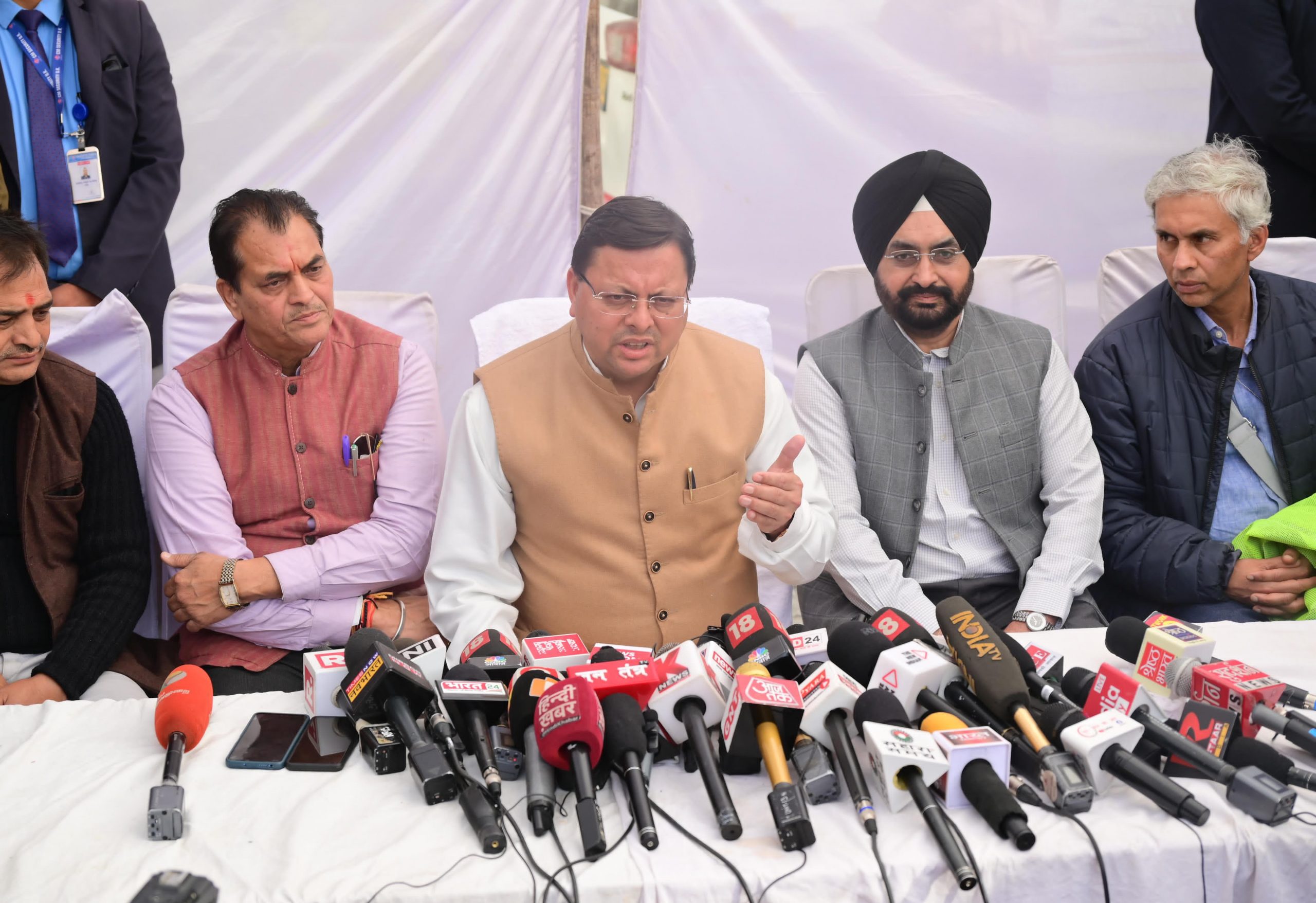 सिलक्यारा संकट: आपसी समन्वय बनाते हुए सभी संभव विकल्पों पर कार्य कर रही है केंद्र एवं राज्य सरकार