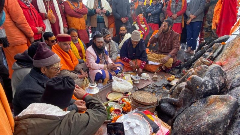 प्रक्रिया: बर्फवारी के बीच भकुंट भैरवनाथ जी के कपाट शीतकाल के लिए हुए बंद