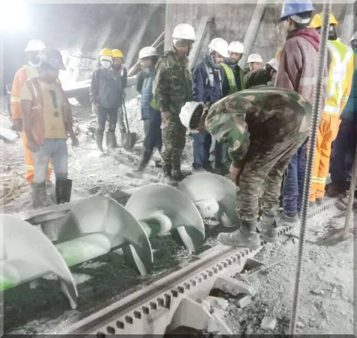 उम्मीद: किसी भी पल सुंरग से बाहर आ सकते हैं मजदूर, सीएम धामी ने तीन दिनों से उत्तरकाशी में ही डाल रखा है डेरा