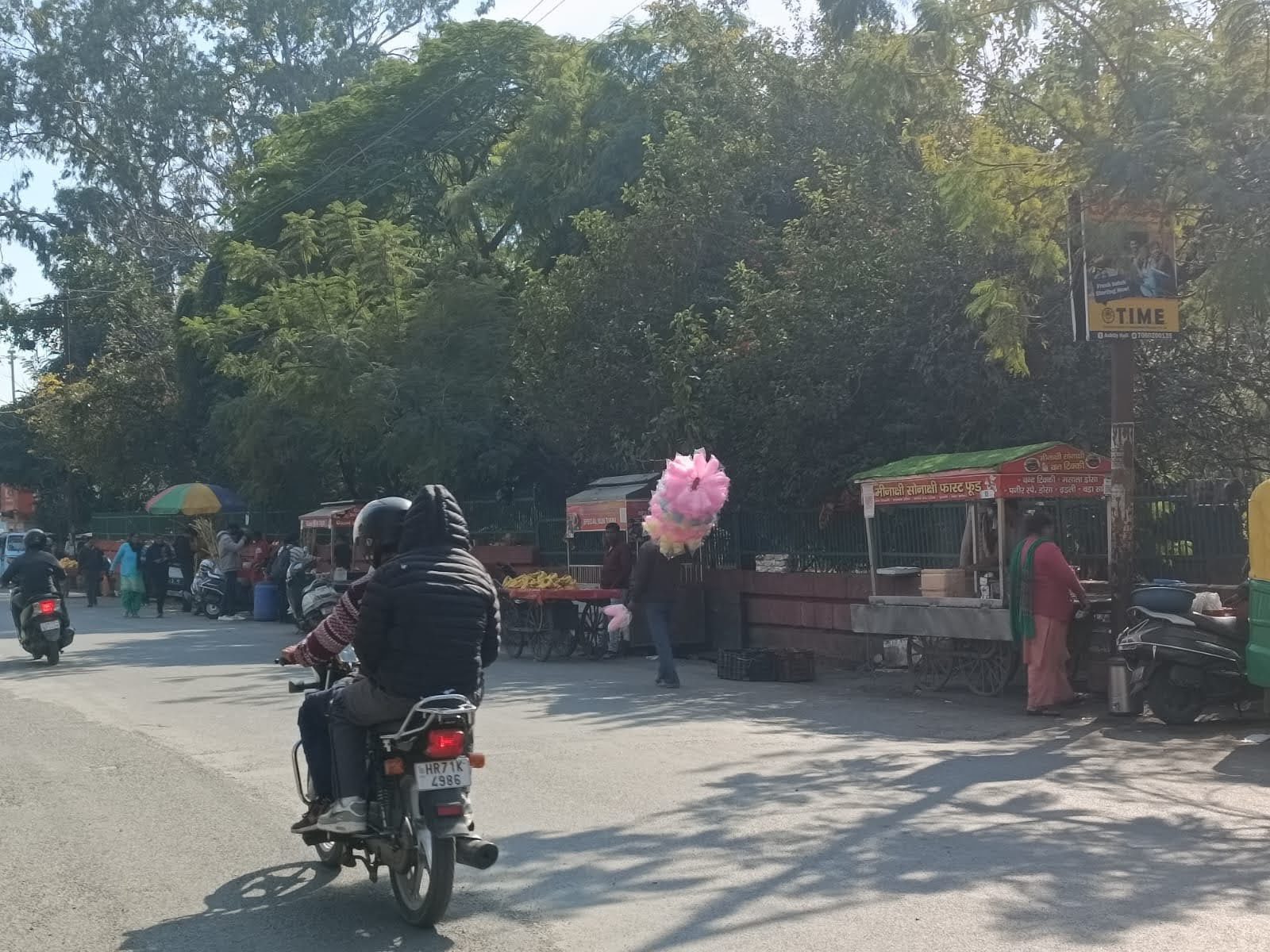 समस्या: नगर निगम व प्रशासन के लिए शहर की सड़कों के किनारे का अतिक्रमण हटाना आज भी बड़ी चुनौती