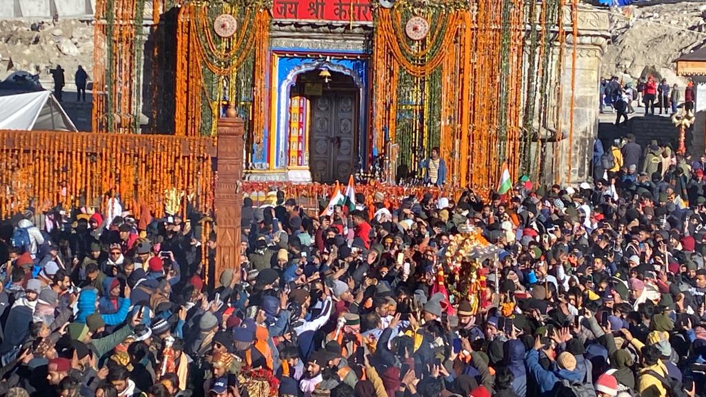 श्री केदारनाथ धाम के कपाट शीतकाल के लिए बंद हुए, ढाई हजार लोग बने साक्षी