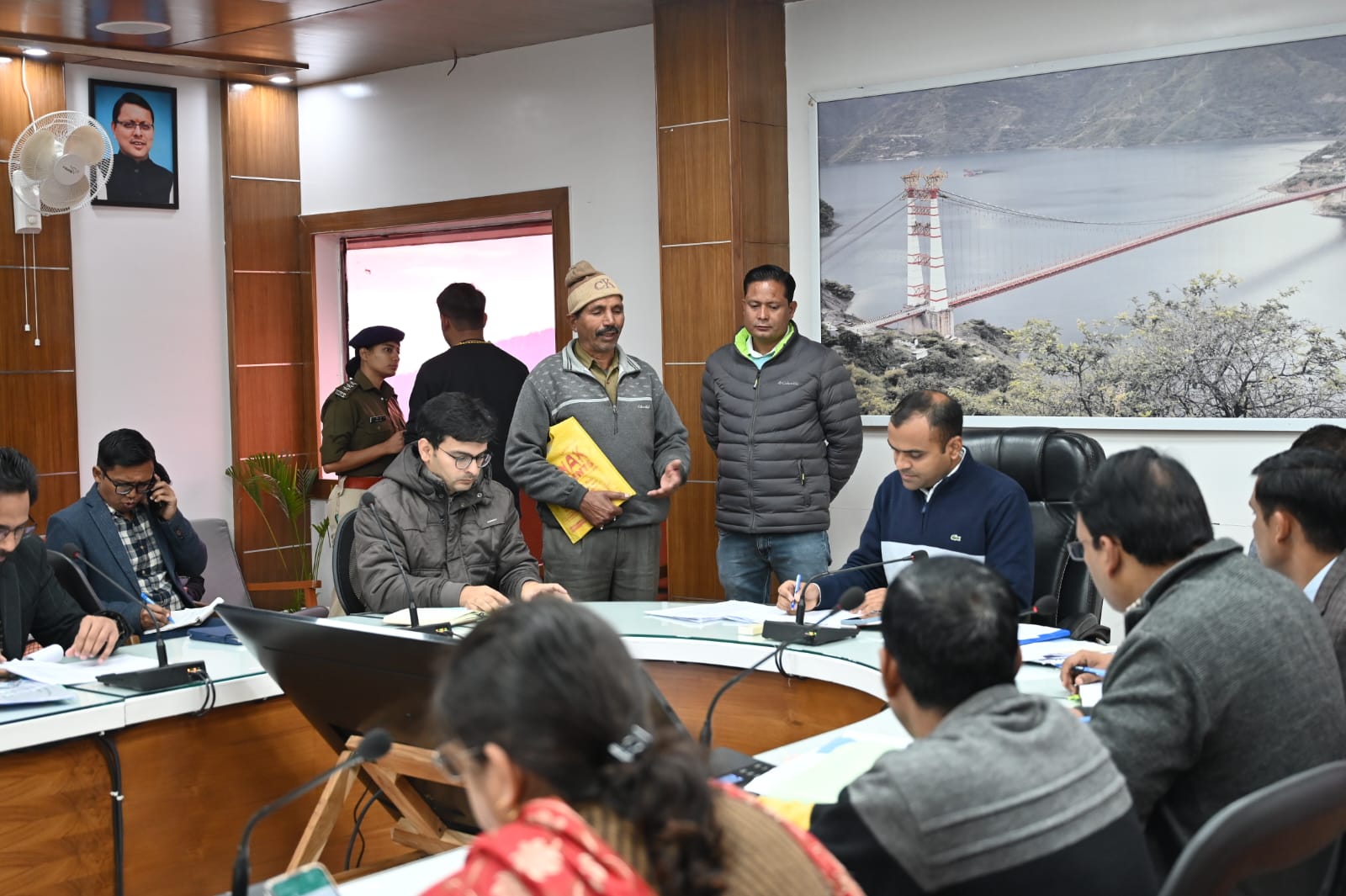 सुनवाई: डीएम ने जनता मिलन कार्यक्रम में सुनीं लोगों की शिकायतें, अधिकांश का मौके पर ही निराकरण