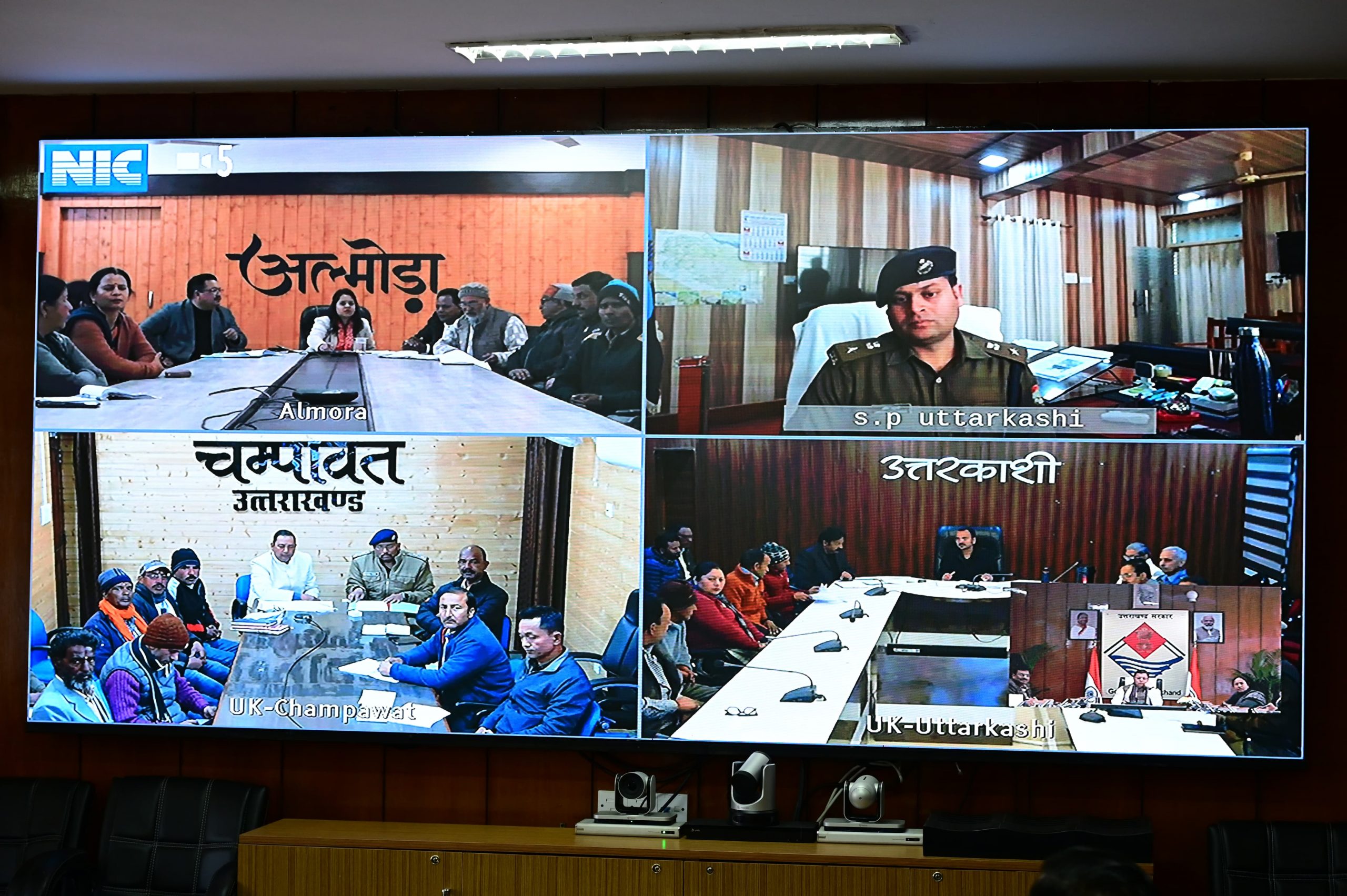 सुनवाई: सीएम धामी ने सुना गुरिल्ला स्वयं सेवकों की समस्याओं को, निराकरण के दिये निर्देश