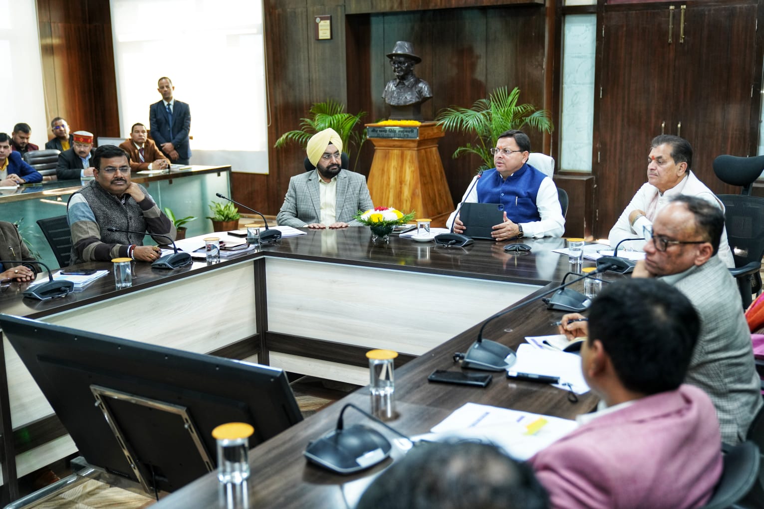 राज-काज: राजस्व प्राप्ति एवं आय के संसाधनों में वृद्धि को लेकर चिंतन, सीएम धामी ने वित्त मंत्री के साथ ली समीक्षा बैठक