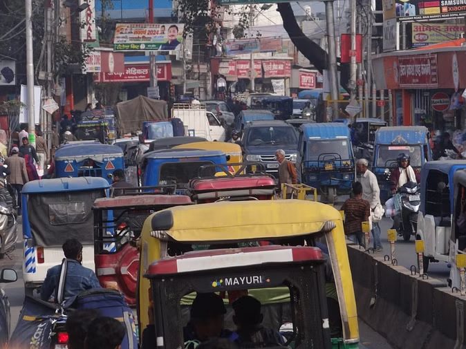 नए साल के जश्न के लिए तीर्थनगरी तैयार, आने लगे पर्यटक