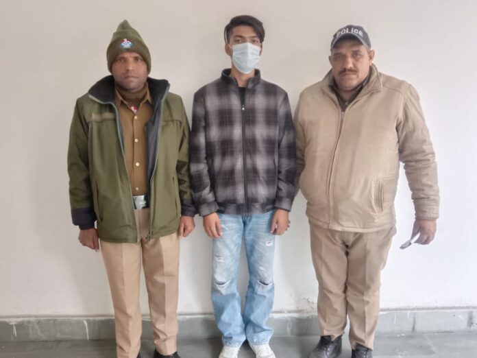 लूट के मामले में 17 साल से फरार वांरटी बदमाश गिरफ्तार