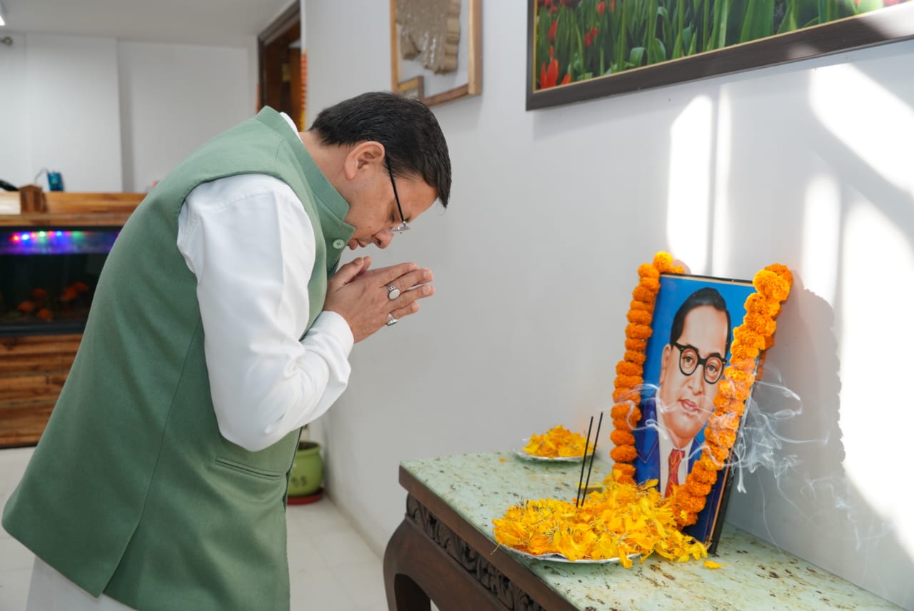 भारत रत्न डाॅ अंबेडकर को सीएम धामी ने दी श्रद्धांजलि