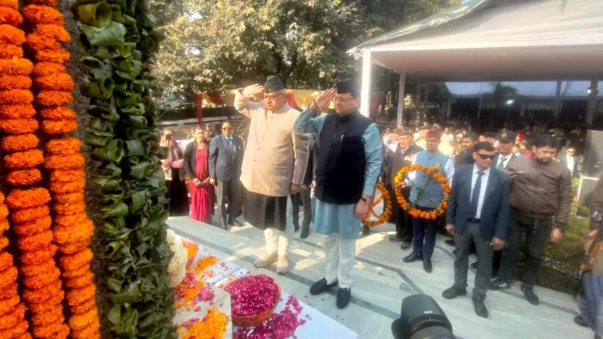 सैल्यूट: सीएम धामी ने शहीद स्मारक पर पुष्प चक्र अर्पित कर दी श्रद्धांजलि