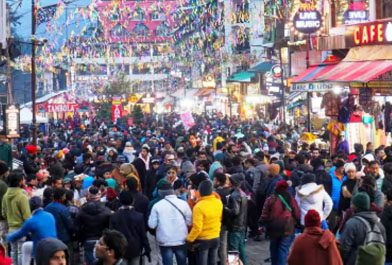 नए साल के जश्न के लिए सरोवर नगरी तैयार,पर्यटकों से गुलजार हुआ नैनीताल
