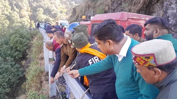 रोटी देने गए व्यक्ति को गाय ने मारा धक्का,मौत