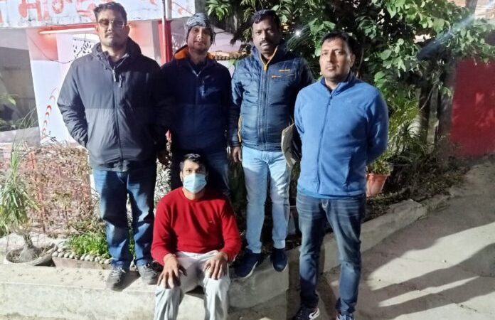 कामयाबी: हत्या व लूट में फरार चल रहा 25 हजार का ईनामी बदमाश गिरफ्तार