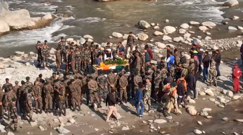 पंचतत्व में विलीन हुए शहीद बीरेंद्र सिंह पंवार