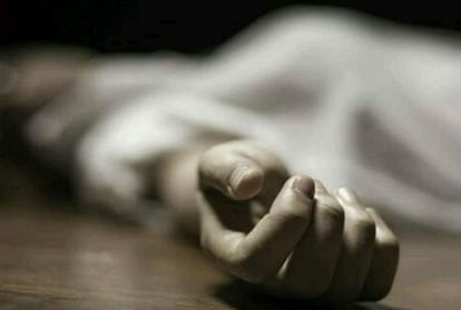दुखद: पैर फिसलने से गहरी खाई में जा गिरी महिला, मौके पर ही हो गयी मौत