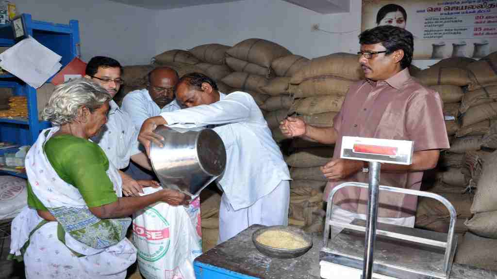 गड़बड़झाला: मृतकों के नाम पर बांट दिया सरकारी राशन, खाद्य पूति अधिकारी तलब