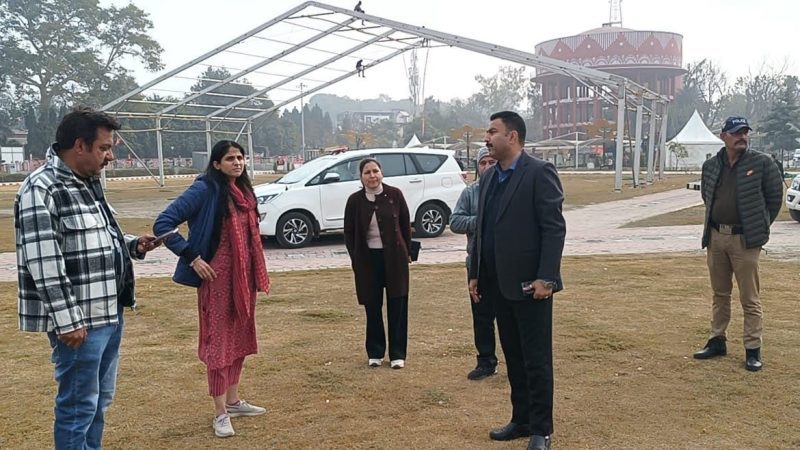गणतंत्र दिवस: तैयारियों को लेकर डीएम सोनिका ने  किया कार्यक्रम स्थल परेड ग्राउंड का स्थलीय निरीक्षण  